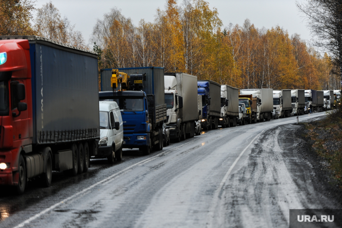 Уфа челябинск сегодня. Грузовой транспорт на трассе. Трасса м-5 между Челябинском и Екатеринбургом. Трасса грузоперевозки. Трасса м5 Уфа Екатеринбург фото.