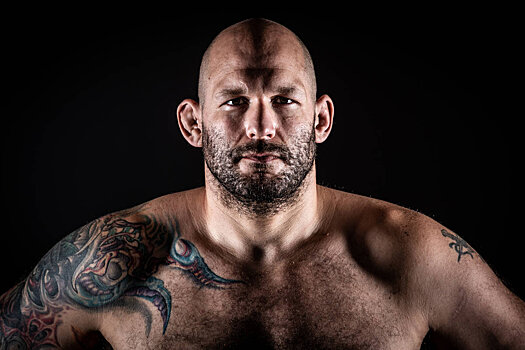 Тяжеловес Bellator рассказал, что попал в ДТП перед боем: «Две недели моя шея была сильно свернута»