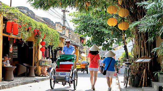 Вьетнам может открыться для туристов, привитых от COVID-19