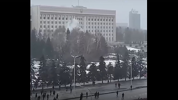 Митинги в Казахстане привели к захвату здания администрации Алма-Аты