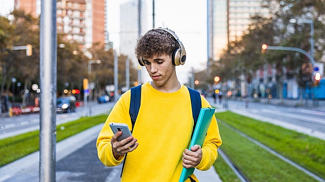 Испания намерена запретить доступ к соцсетям детям до 16 лет