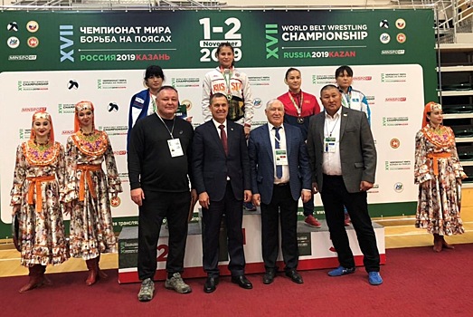 Южноуральские девушки лучше всех в мире борются на поясах