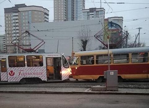 В Екатеринбурге произошло необычное ДТП с трамваями
