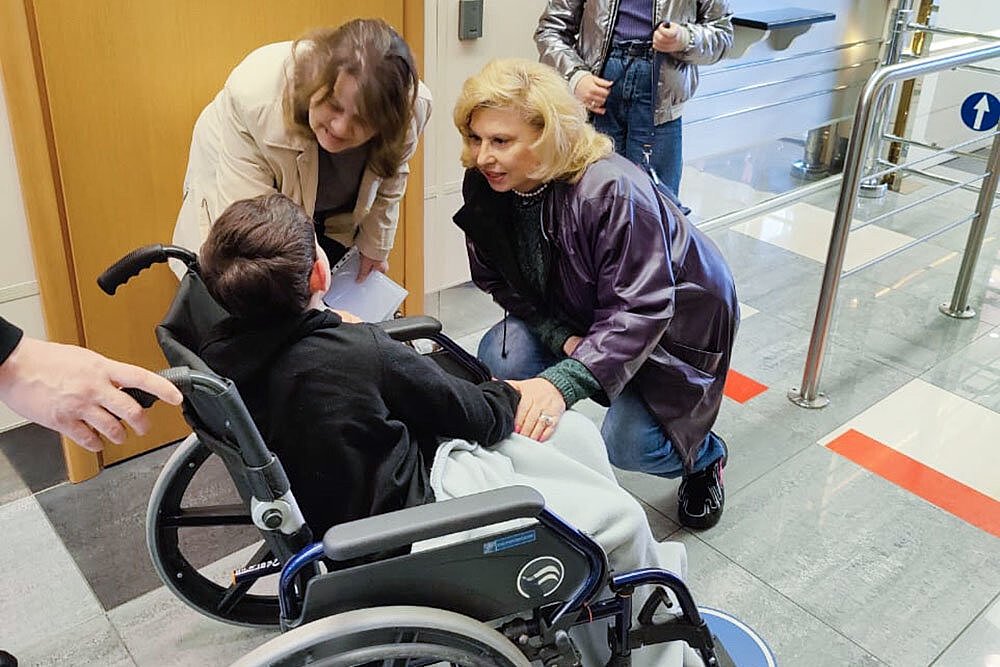 Татьяна Москалькова помогла эвакуированным из Мариуполя детям добраться до родственников на Западной Украине