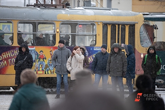 Сразу в двух районах Екатеринбурга сломались трамваи, парализовав движение