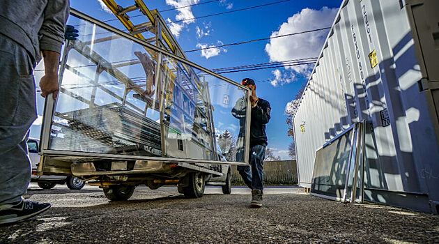 В список самых востребованных профессий в России попали грузчики и уборщицы