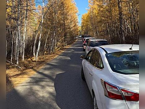 Огромная пробка образовалась по дороге на Молоковку