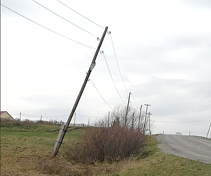 "Вот-вот может упасть": кузбассовцы пожаловались на вышедший из строя фонарь 