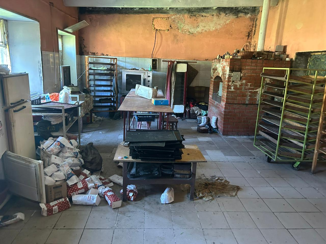 Подростки с молотком и ломом обокрали пекарню в Костромской области