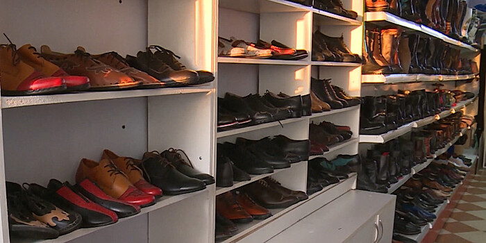 В Казахстане в моду вошла национальная кожаная обувь