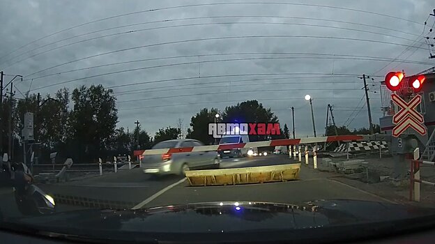 В Пензе накажут водителя, который схитрил на переезде