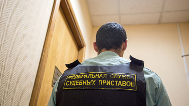 Приставы в Петербурге взыскали 5 миллионов долга по зарплате у строительного комбината