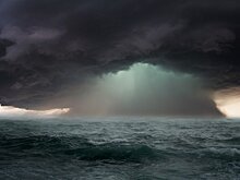 Шторм и забастовка транспортников грозят помешать жителям ЕС отметить праздники