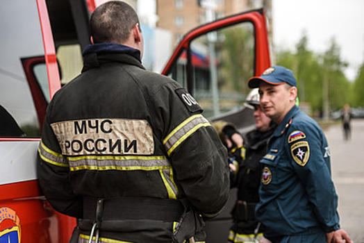 Пожар произошел в автосервисе на юге Москвы