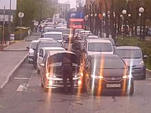 Фото: нелепая авария в центре Владивостока серьезно осложнила движение