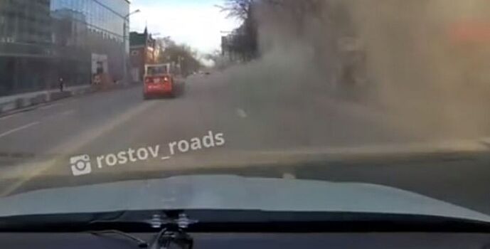 В Ростове водителю погрузчика, который загрязнял проезжую часть, выписали штраф