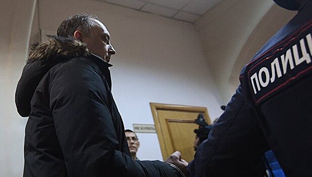 Суд продлил аресты 2 фигурантам дела о хищении миллиарда рублей у "Роснано"
