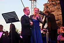 В Губахе на закате дня звёзды пермской оперы спели о любви