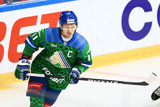 Панин подарил Киркорову джерси «Салавата» с первым номером во время концерта в Уфе