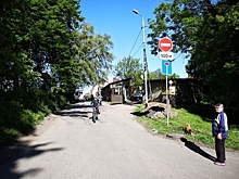 На этот раз — бетонный блок: жители улицы Радищева снова незаконно перекрыли проезд