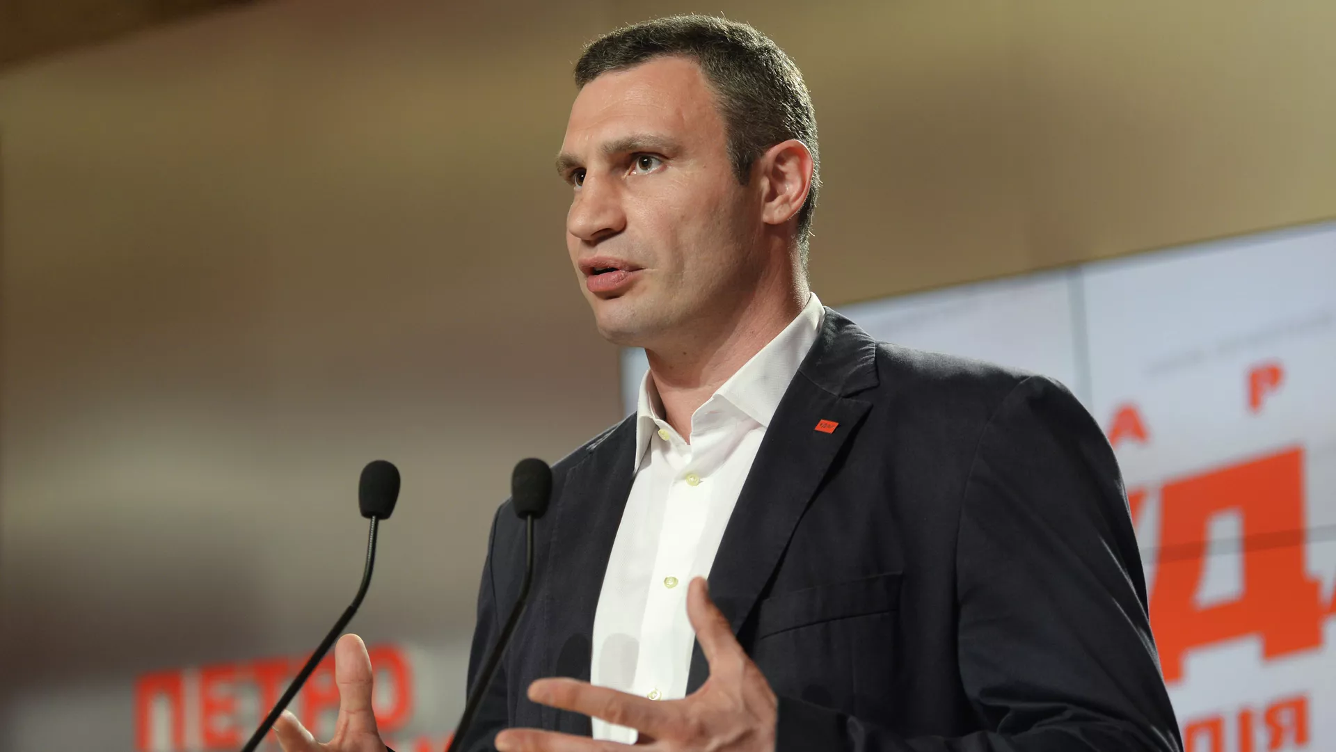 Кличко призвал киевлян по возможности покинуть город