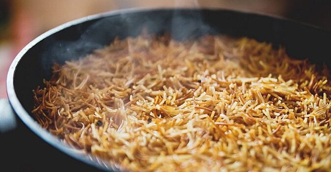 Жареный рис с вермишелью: гарнир по-восточному, вкус которого не похож ни на что