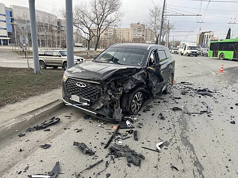 В Оренбурге столкнулись два автомобиля