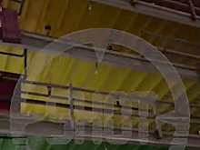 Машина упала с четвертого этажа в Москве