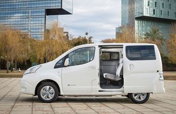 Nissan представляет новый микроавтобус e-NV200 с 40-киловаттной батареей