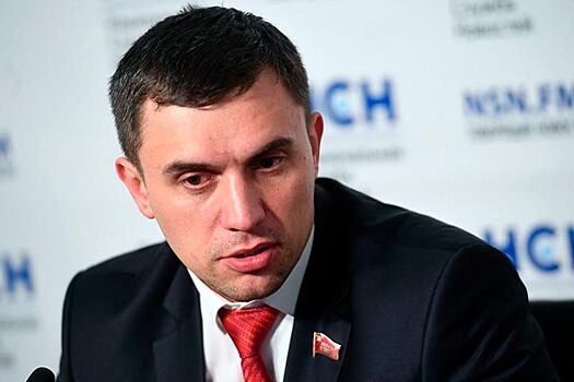 Николай Бондаренко прокомментировал радость министра промышленности Дениса Мантурова от падения рубля