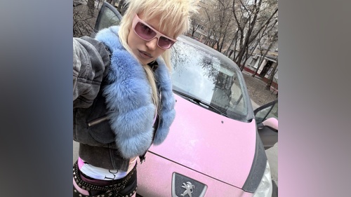 Глюкоза похвасталась новой прической: Ушло миллениальство