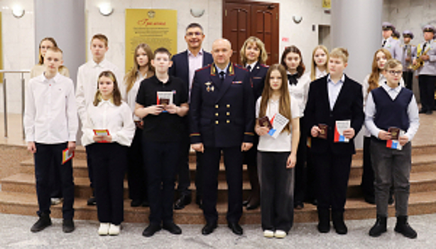 В Югре в рамках Всероссийской акции «Мы - граждане России» прошла торжественная церемония вручения первых паспортов юным жителям региона