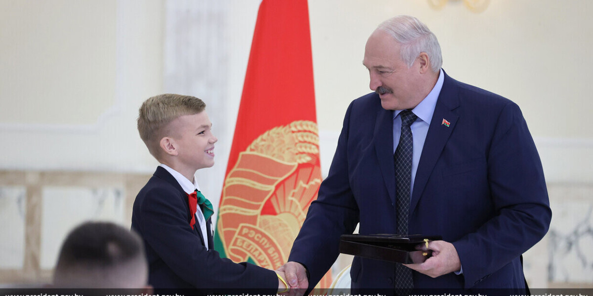 Лукашенко пообщался с комсомольцами и ветеранами ВЛКСМ