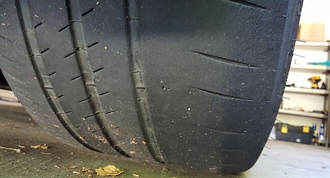 Критический износ шин: какой он, чем опасен и как его не допустить?