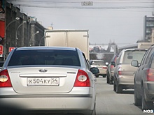 Утро не задалось: водители встали в глухую пробку от Титова до Димитровского моста