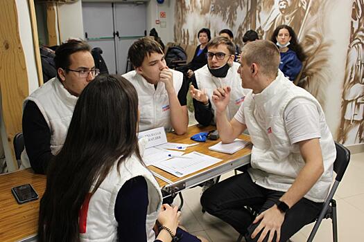 Во Владивостоке ко Дню Конституции провели игру «РосКвиз»