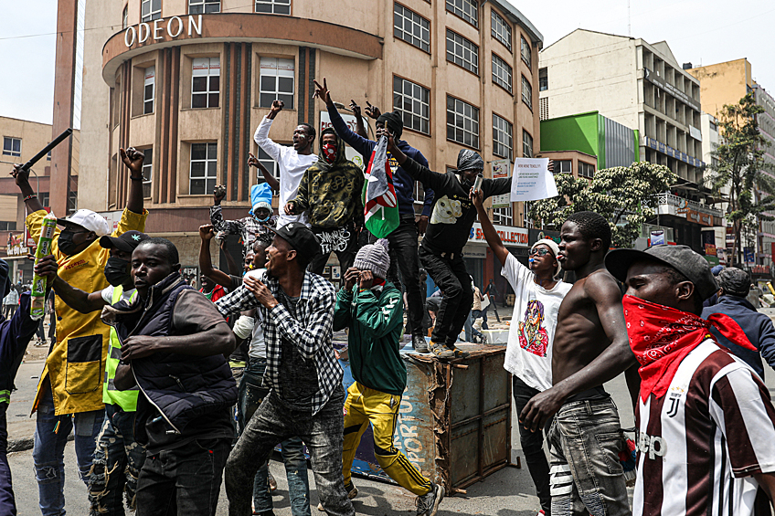 Демонстранты на одной из улиц Найроби, 2 июля 2024 года