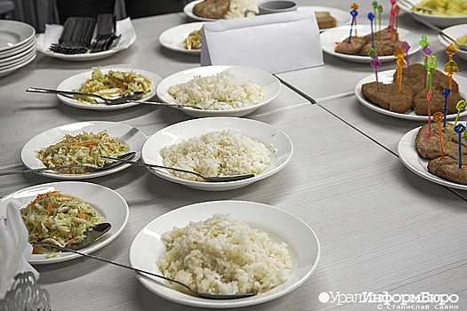 Школьные обеды в Екатеринбурге подорожали