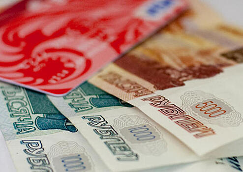 Деньги армии: от монетки на кафтане до рубля на пластиковой карте