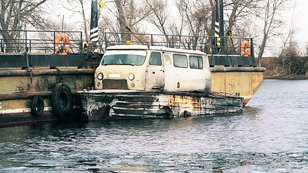 Instagram-дичь: "Бухлодка", брошенная "Чайка" и очень странные "Лэнд Круйзеры"