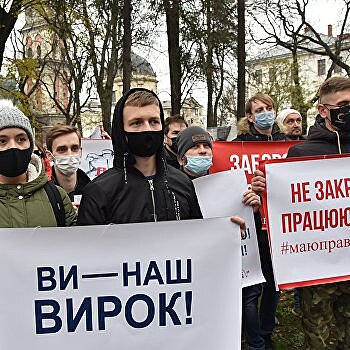 В Полтаве митингующие перешли к блокированию трассы