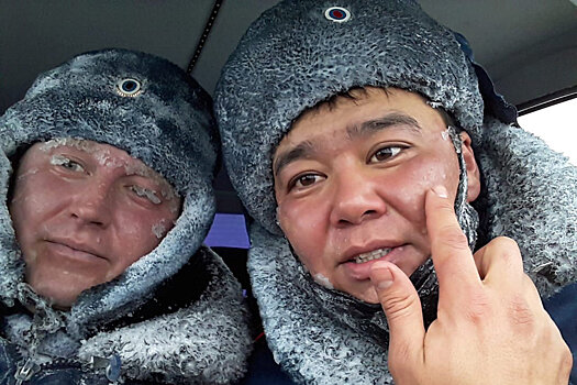 В Оренбуржье наградили полицейских, спасавших водителей из снежного плена