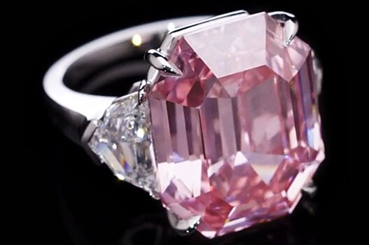 Christie's выставил на торги самый яркий розовый бриллиант в 19 карат