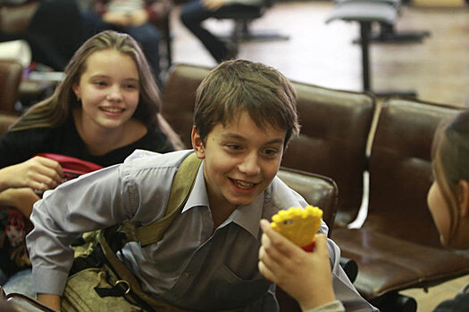 Почему хотят запретить мобильные телефоны в школах