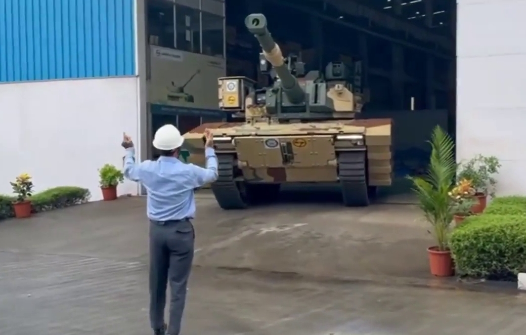 В Индии представили новый легкий танк Зоравар