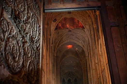 Собор Парижской Богоматери потушили