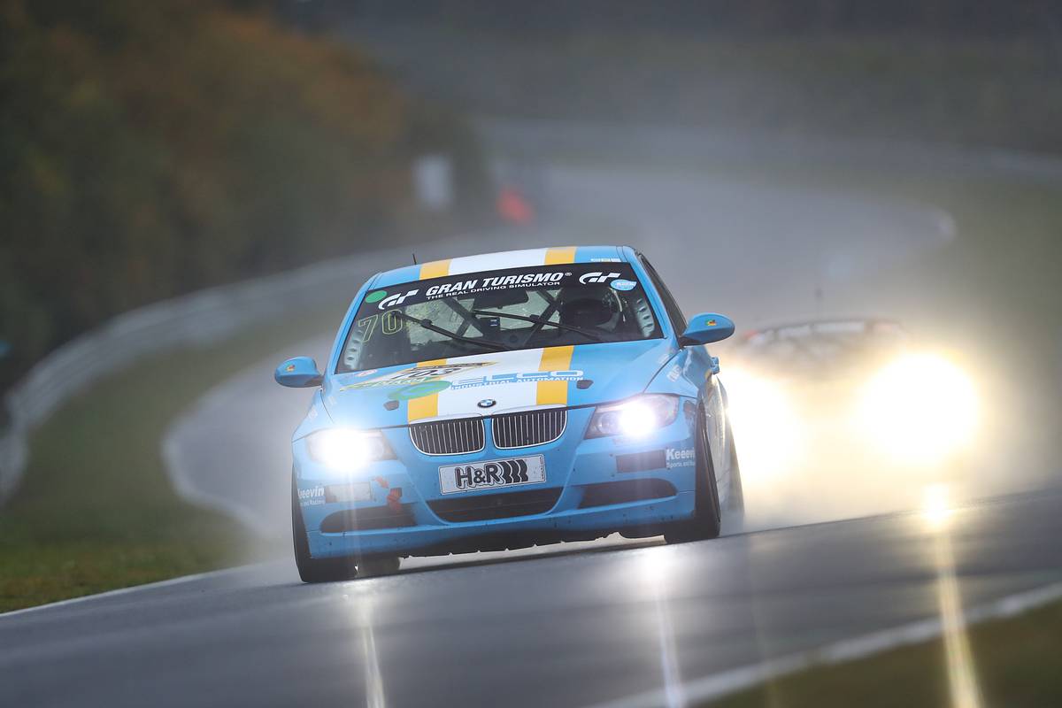 Гонщик погиб в крупной аварии на Нюрбургринге