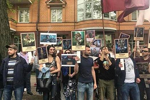 Драки, задержания и глумление: "Бессмертный полк" в Киеве