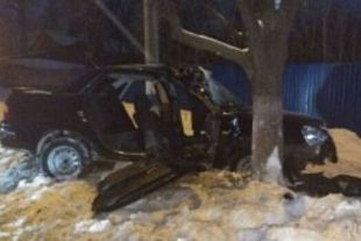 Жительницу Ульяновска извлекали из смятой «Приоры»