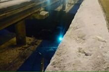 В Белгороде иномарка Renault Duster пробила ограду и упала с моста